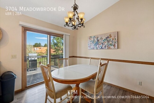 Building Photo - 3704 Meadowbrook Dr