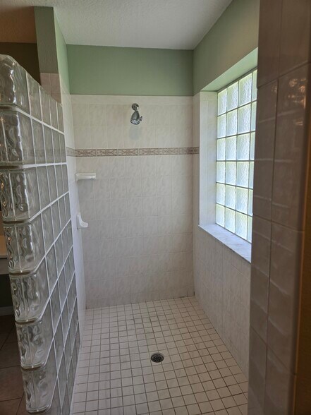 Building Photo - 20 Manderley Ln
