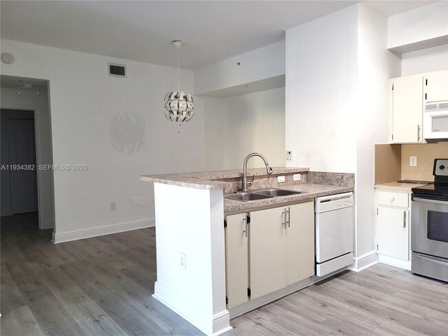 Building Photo - 7200 NW 114th Ave