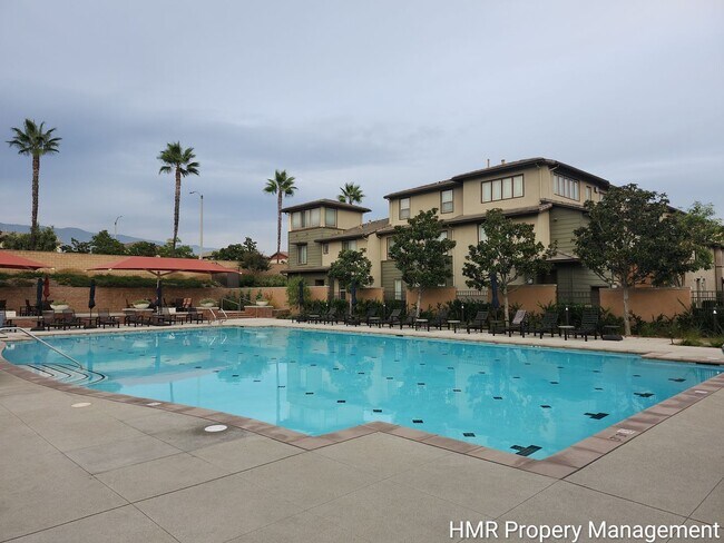 Building Photo - Modern 2-Bedroom Condo Near Victoria Gardens