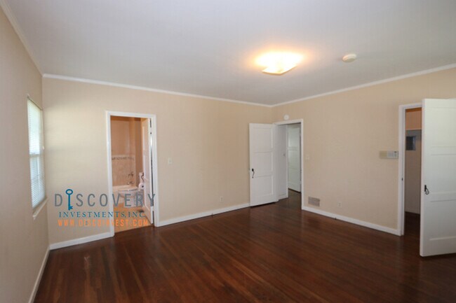 Building Photo - Oakmore Ranch Style Home