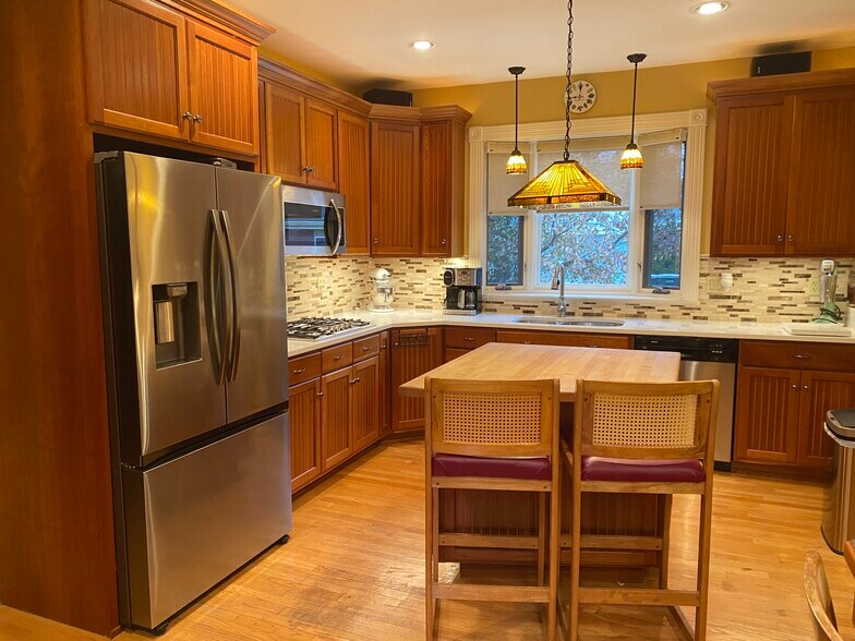 Building Photo - 227 S Water St