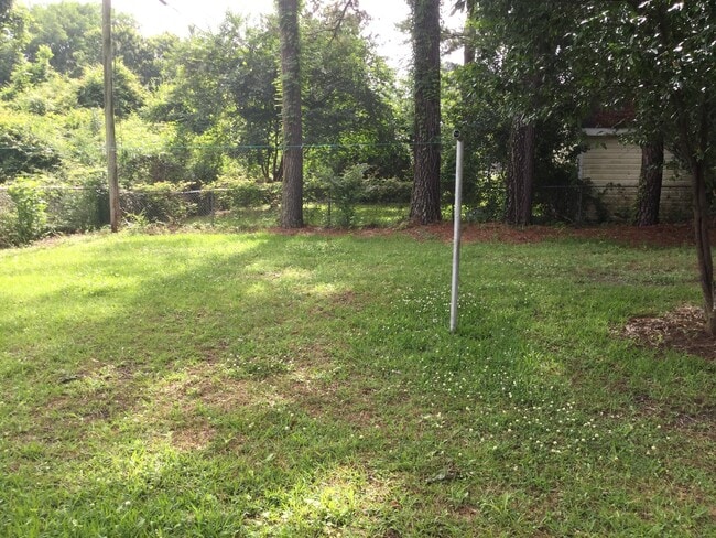 Building Photo - Cozy New Bern Home!