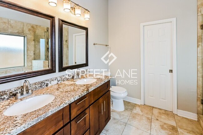 Building Photo - Beautiful Open Concept 2 Bedroom