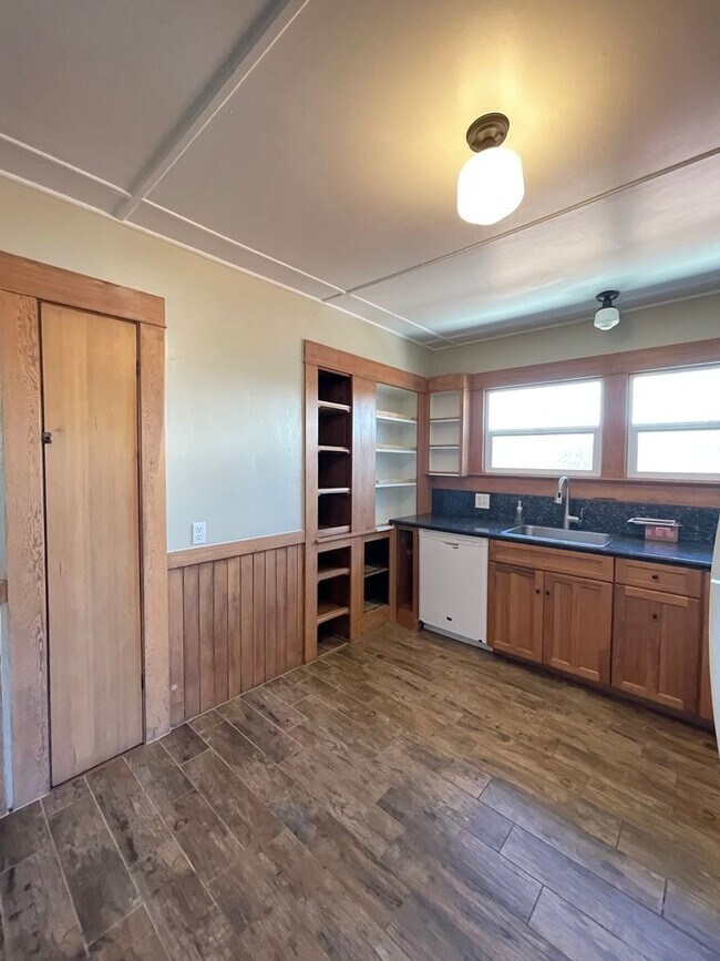 Building Photo - Charming Southside Home