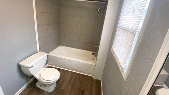 Building Photo - COMING SOON.  2 Bedroom Home for Rent in popular Peoria Heights location!