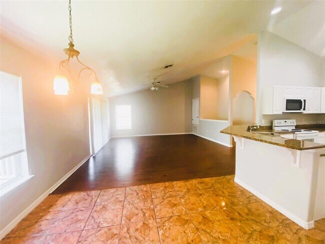 Building Photo - 423 Disston Ave