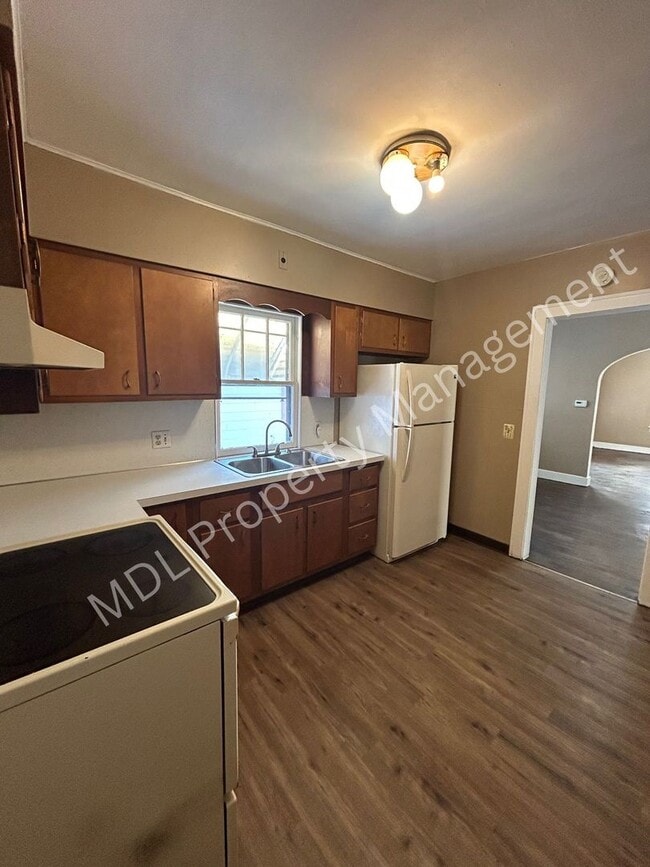 Building Photo - Charming 3 bedroom home available now!