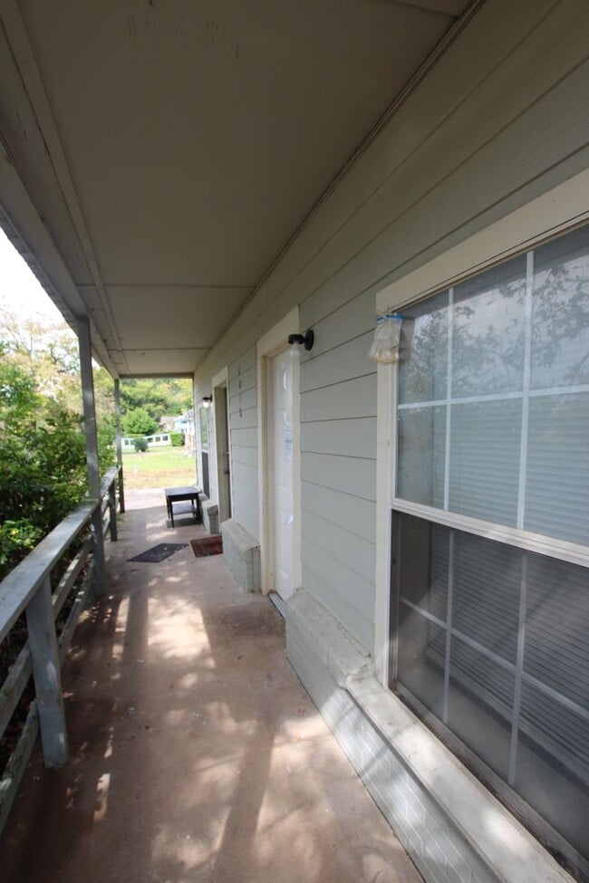 Building Photo - Coming Soon! Cozy 1 Bedroom, 1 Bath in Tyler!