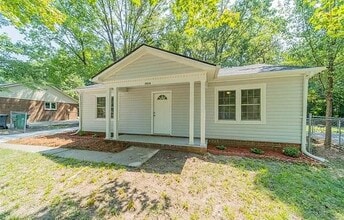 Building Photo - 2814 Meadowcliff Dr