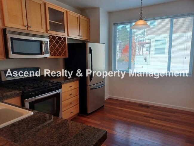 Building Photo - Sexton Crest Townhome Open Floor Plan Gas Fireplace 2 Car Tandem Attached Garage Available Mid March