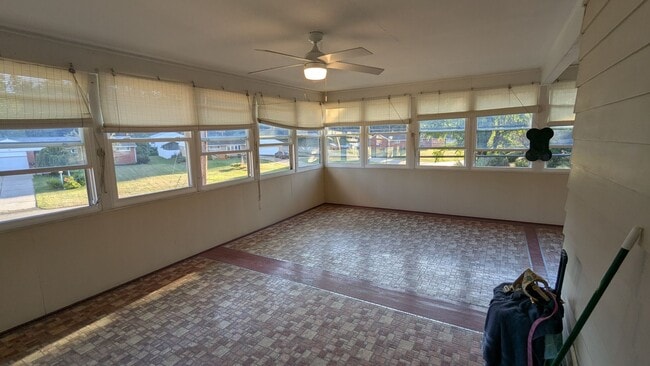 Building Photo - Welcome to this gem located in the heart o...