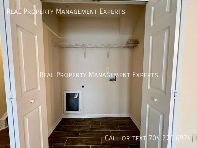 Building Photo - 9615 Little Leaf Dr-