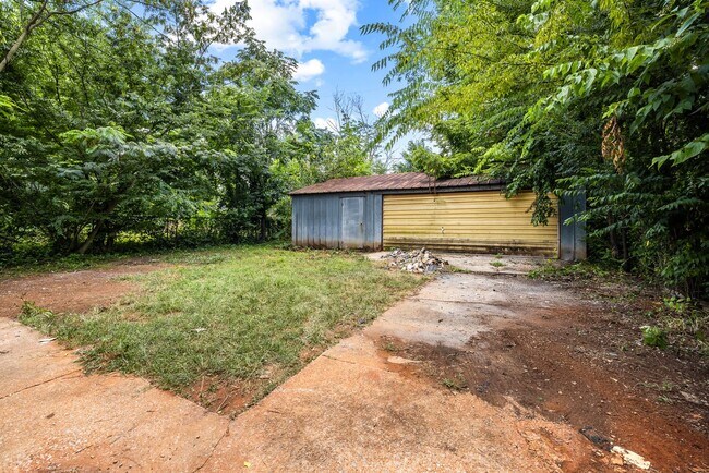 Building Photo - Charming 4 Bedroom, 2 Bathroom house