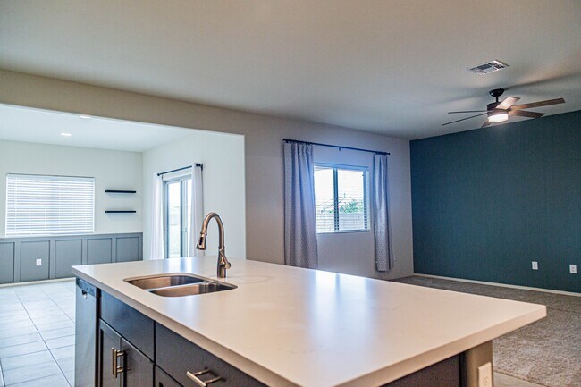 Building Photo - 12640 N Wildrose Dr