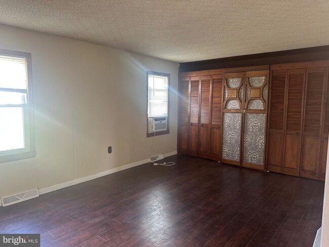 Building Photo - 316 Delsea Dr