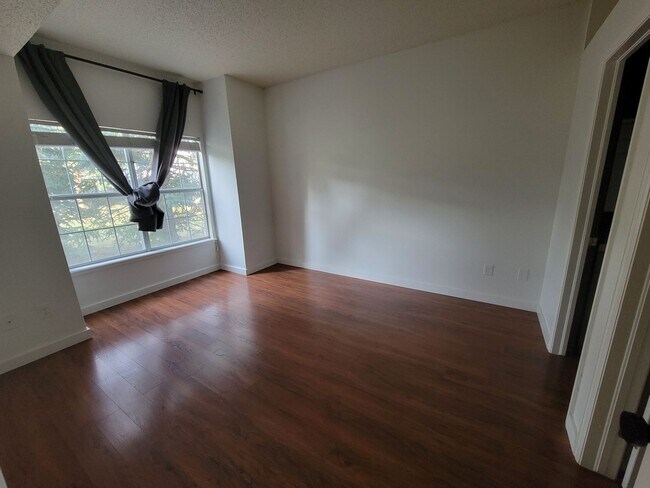 Building Photo - Fabulous Remodeled 2 bedroom , 2 bath Remodeled Condo in Country Club Greens