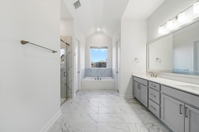 Building Photo - 21303 Shore Arbor Ln