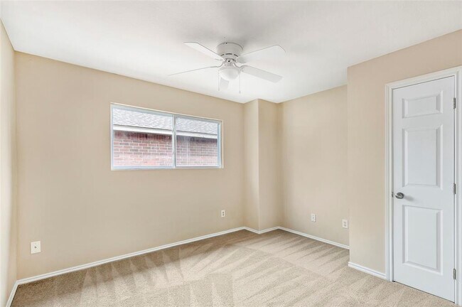 Building Photo - 461 Mystic Glen Loop