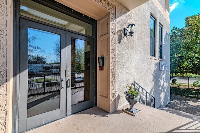 Building Photo - 1100 Harvard St