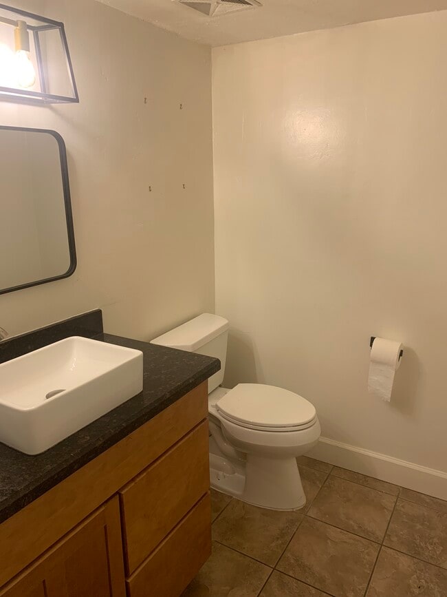 Building Photo - 2312 W Lindner Ave