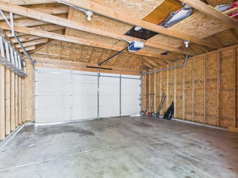 Building Photo - 419 W Root St