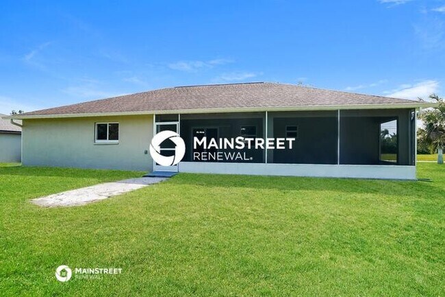 Building Photo - 820 SW 11th Pl