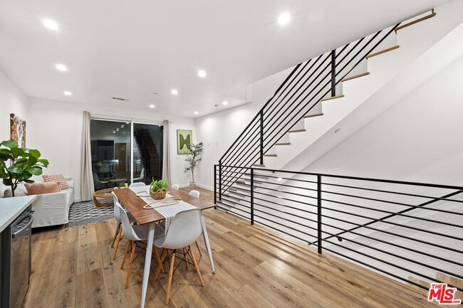 Building Photo - 807 N Cherokee Ave