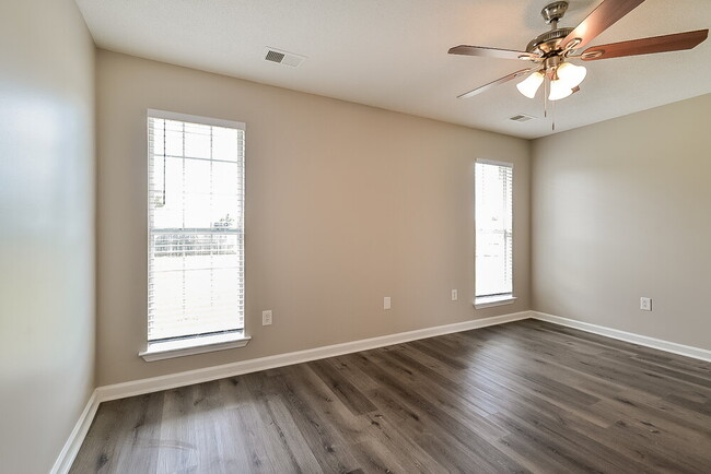 Building Photo - 1801 Cherry Creek Dr