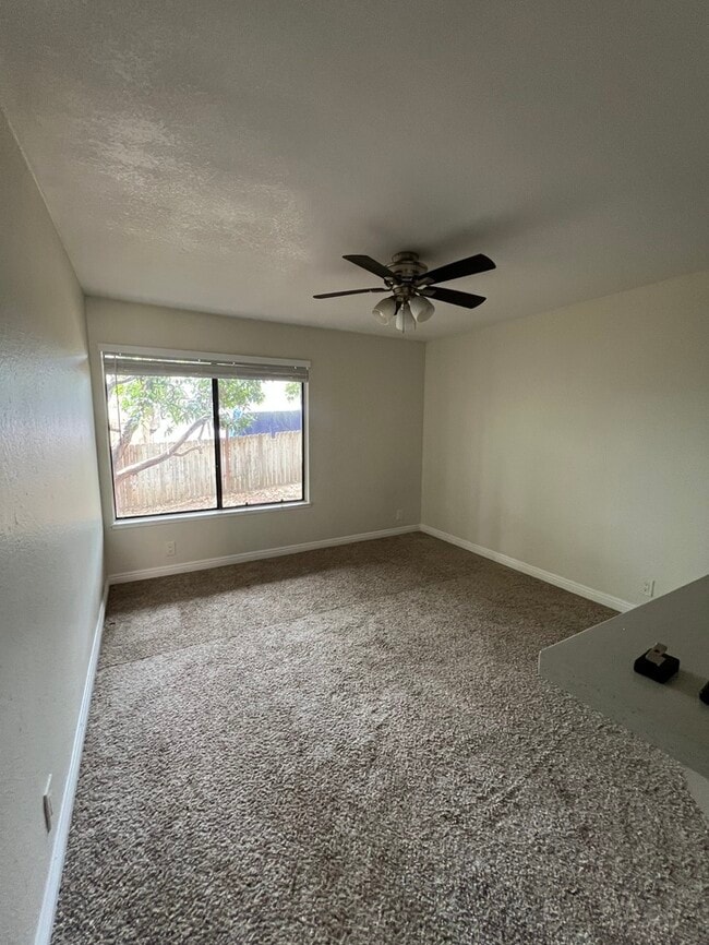 Building Photo - Beautiful Condo in a Private, Gated Commun...