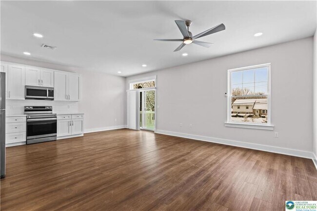 Building Photo - 1674 Best Pl