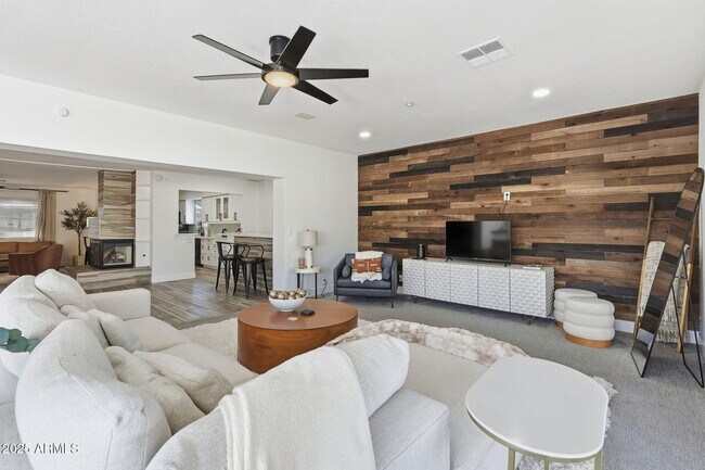 Building Photo - 8614 E Jackrabbit Rd