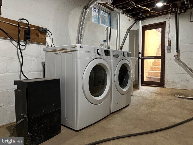 Building Photo - 4409 Beechwood Rd