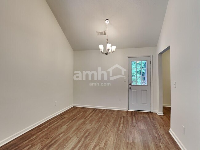 Building Photo - 375 Ermines Way