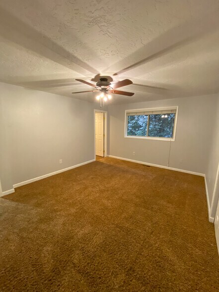 Building Photo - 925 Manzanal St NE