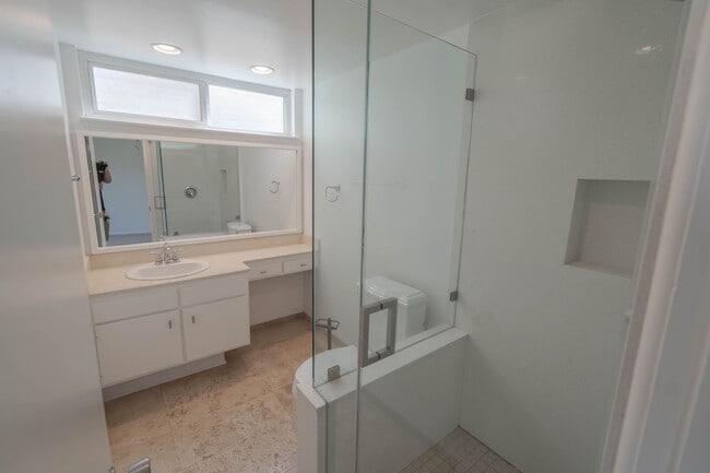 Building Photo - Single Story 3 Bedroom Home for Rent in Ca...
