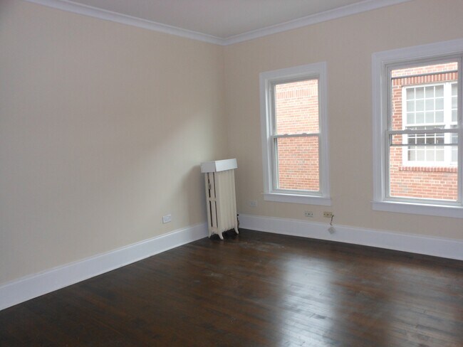 Bright and Sunny! - 805-09 W. Elm St.