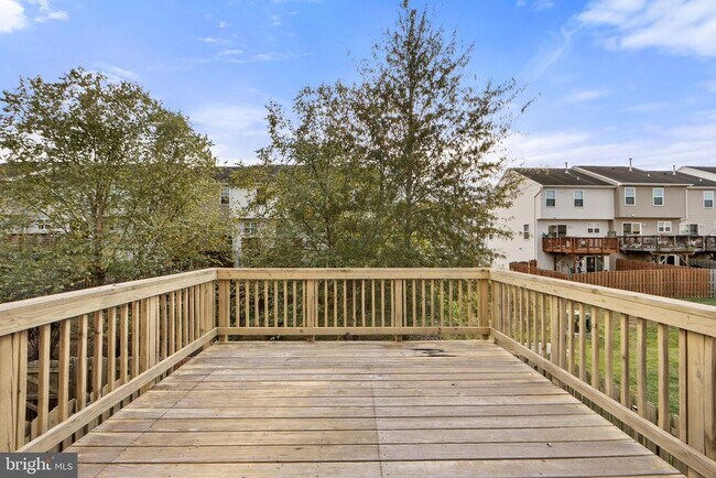 Building Photo - 2210 Mallard Landing Dr