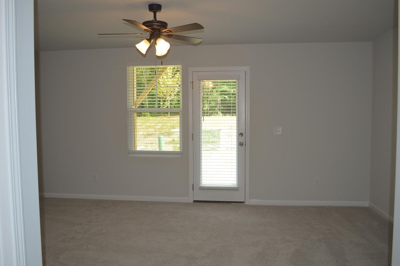 Building Photo - Room in Townhome on Southern Magnolia Dr