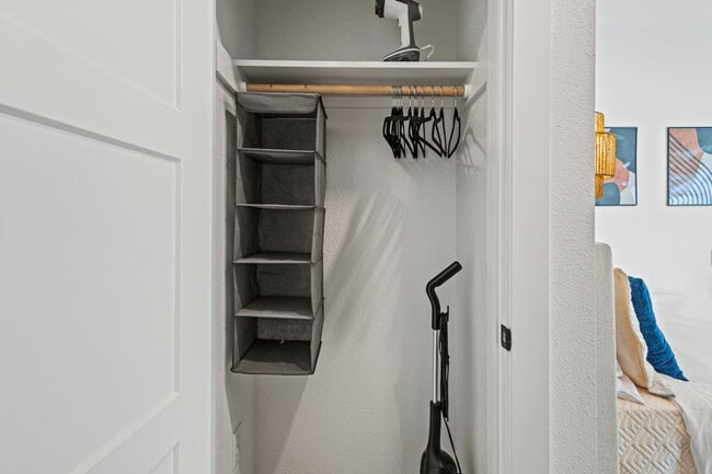 Building Photo - 596 W 9th St