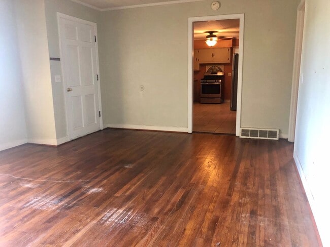 Building Photo - 129 Freedom Dr