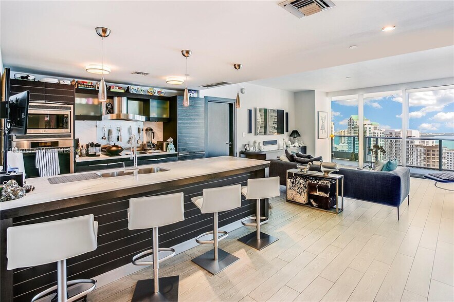 Building Photo - 200 Biscayne Boulevard Way
