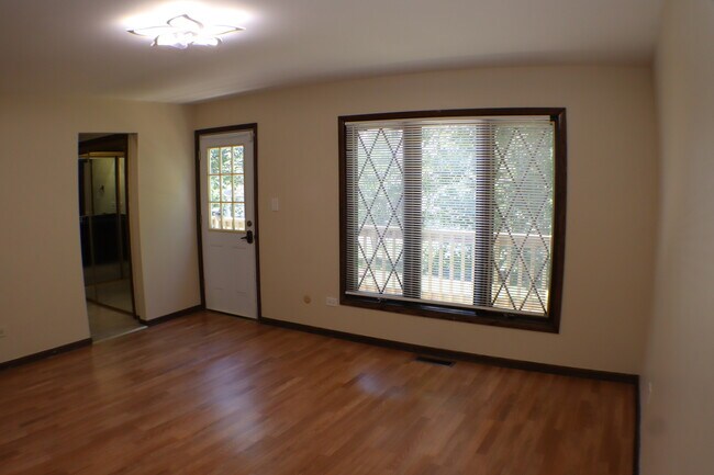 Building Photo - 44 Kingston Dr