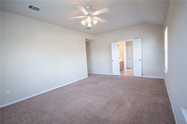 Building Photo - 9215 Pioneer Forest Dr
