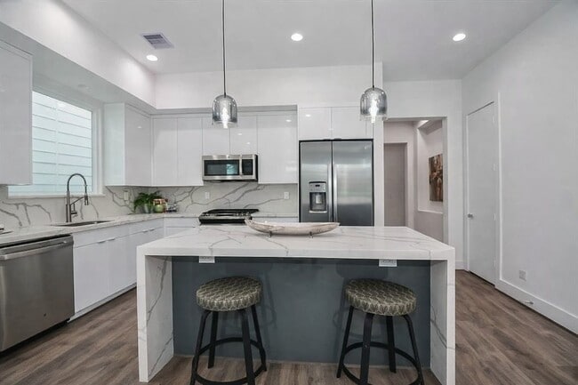 Building Photo - 3609 Dennis St