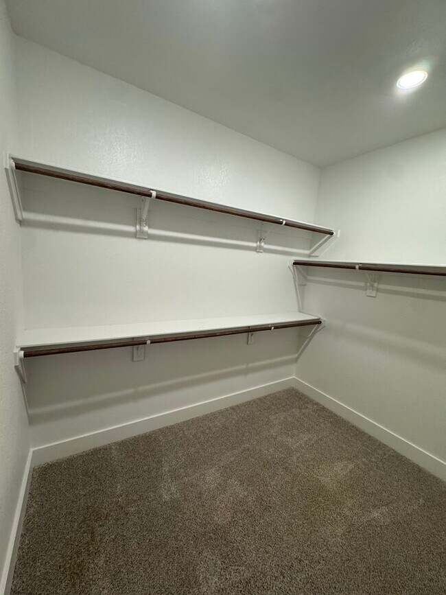 Building Photo - COMING SOON 3/2/2 - GREAT NEIGHBORHOOD - GODLEY ISD