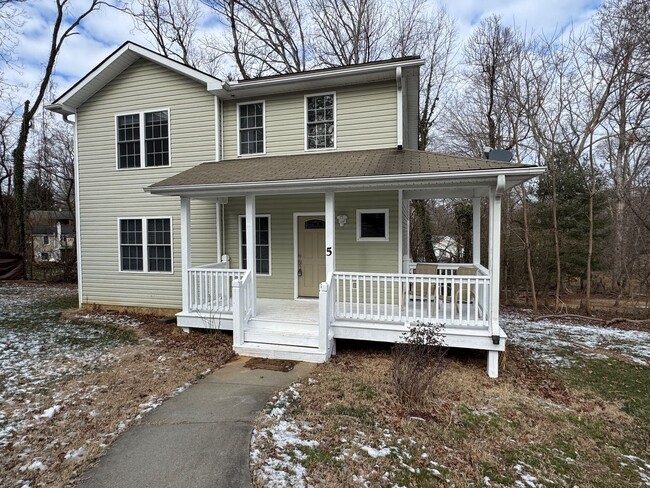 Building Photo - West AVL - Lovely Three Bedroom, 2.5 Bath,...