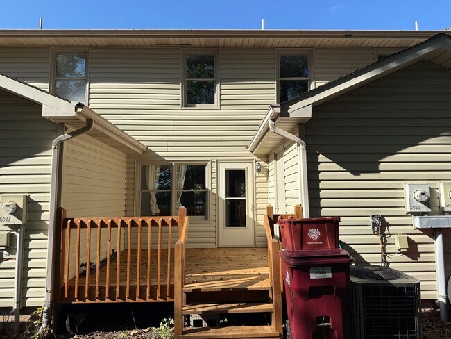 Building Photo - 2 Bedroom 1.5 Bath Townhome located in Greeneville, TN