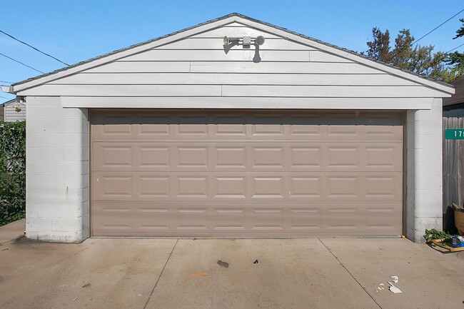 Building Photo - 3 Bed, 1 Bath Single-Family Home – Great L...