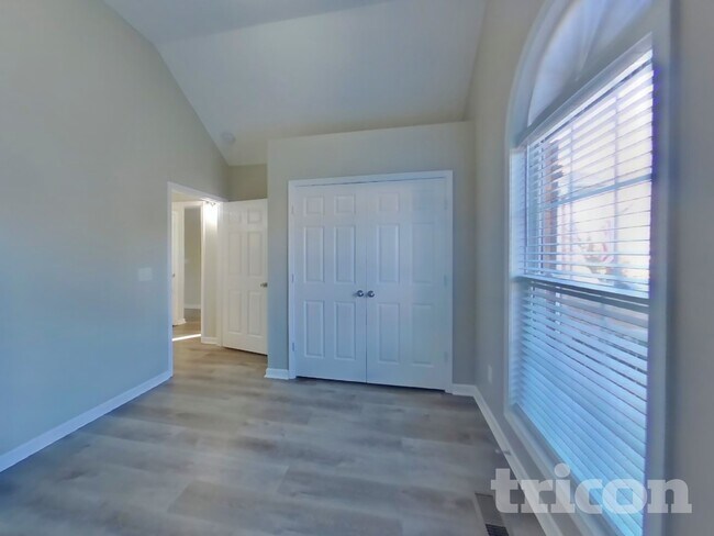 Building Photo - 121 Willowleaf Ln